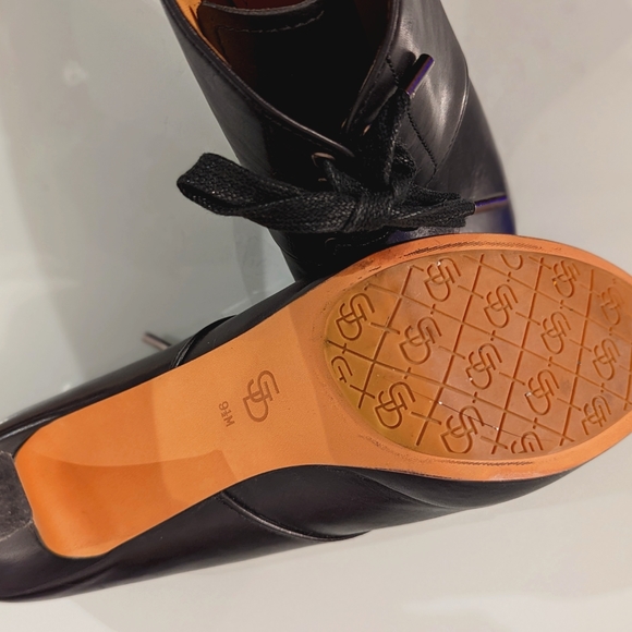 Joan and David leather, heeled platform, lace up boots LUXE - Picture 9 of 9